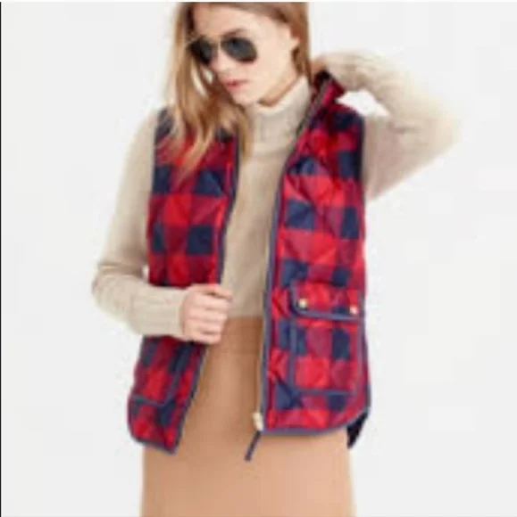 J.Crew Excursion Quilted Puffer Vest Red Navy Buffalo Plaid Size Medium Petite - Picture 4 of 12